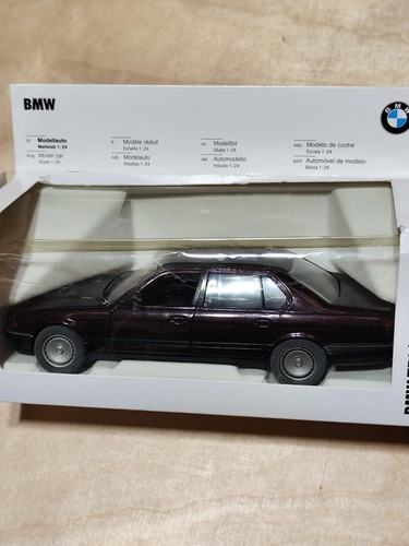Bmw 750 dunkel rot - rot, 1:24
